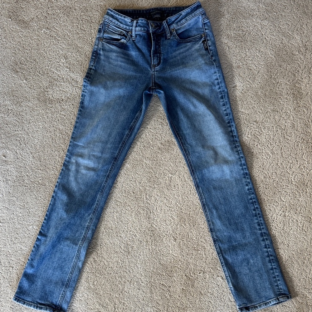 Silver Jeans Avery Straight Leg - Classic Blue
